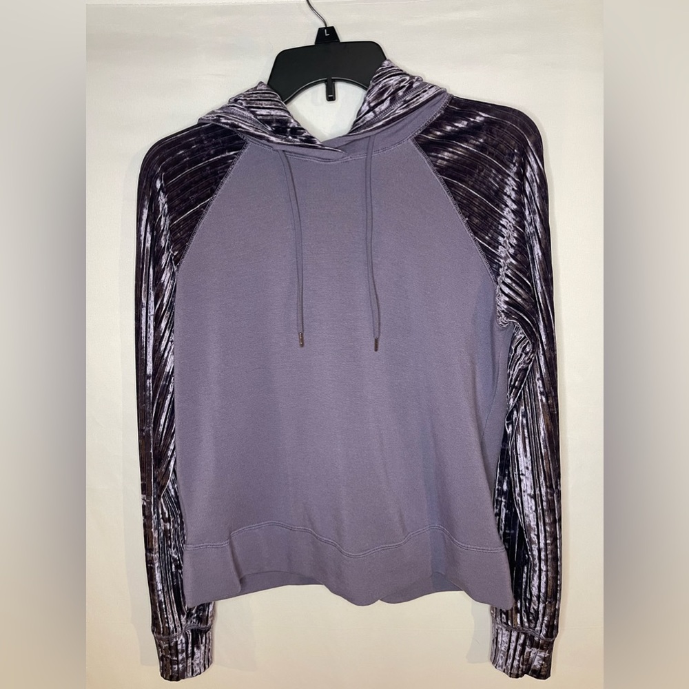 Calia by Carrie Underwood Cadet Effortless Purple
Velvet Sleeve Hoodie Size Sm
